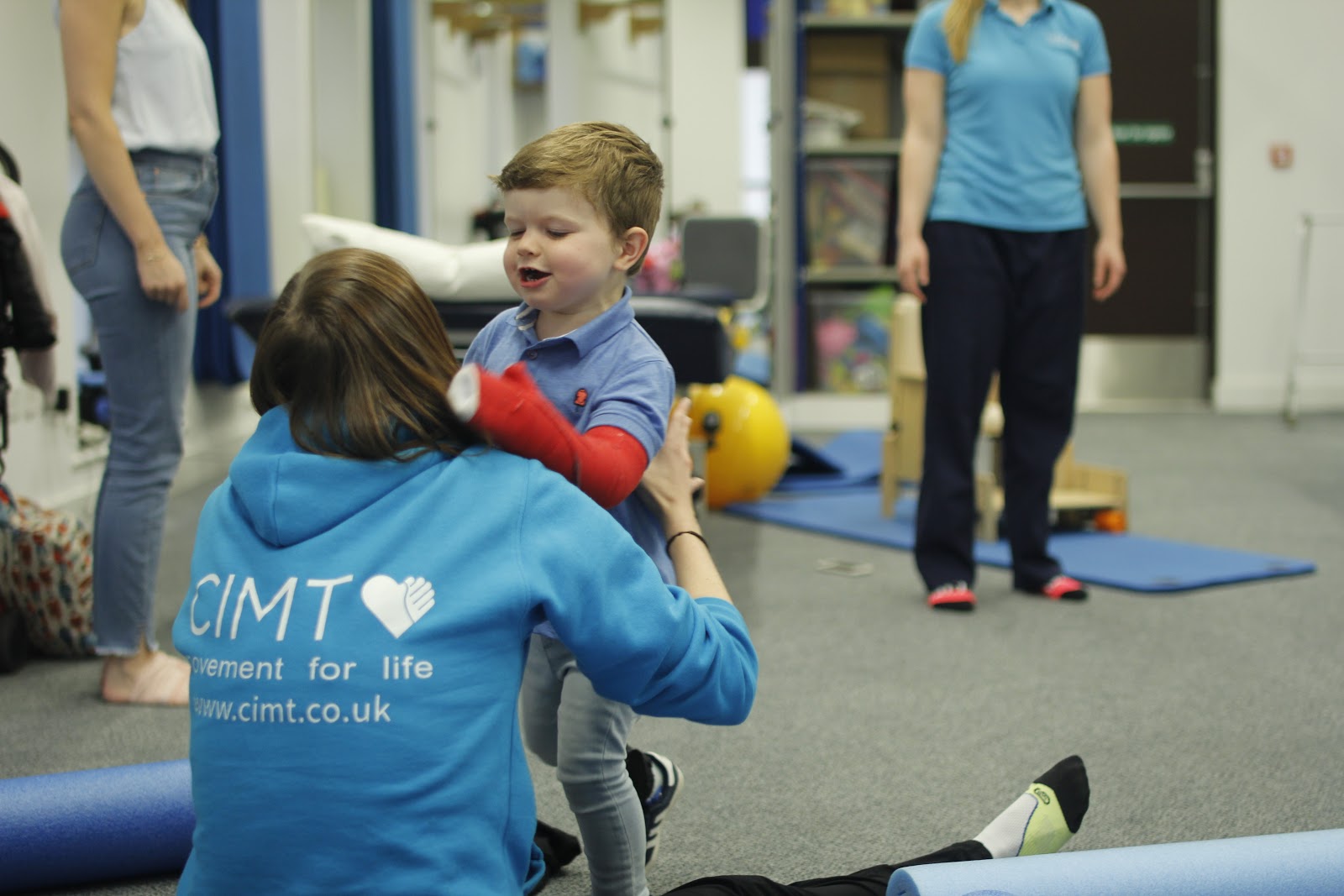 Finlay using a cast to help strengthen his weaker arm.