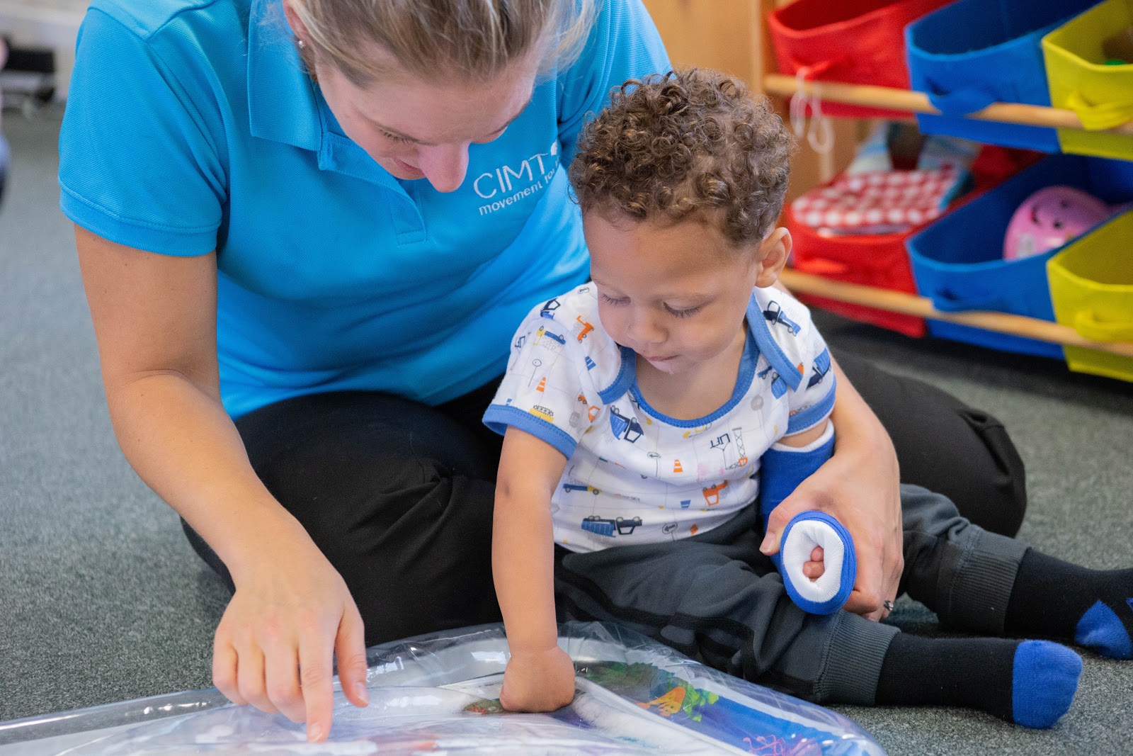 Kaiden playing with his CIMT therapist.