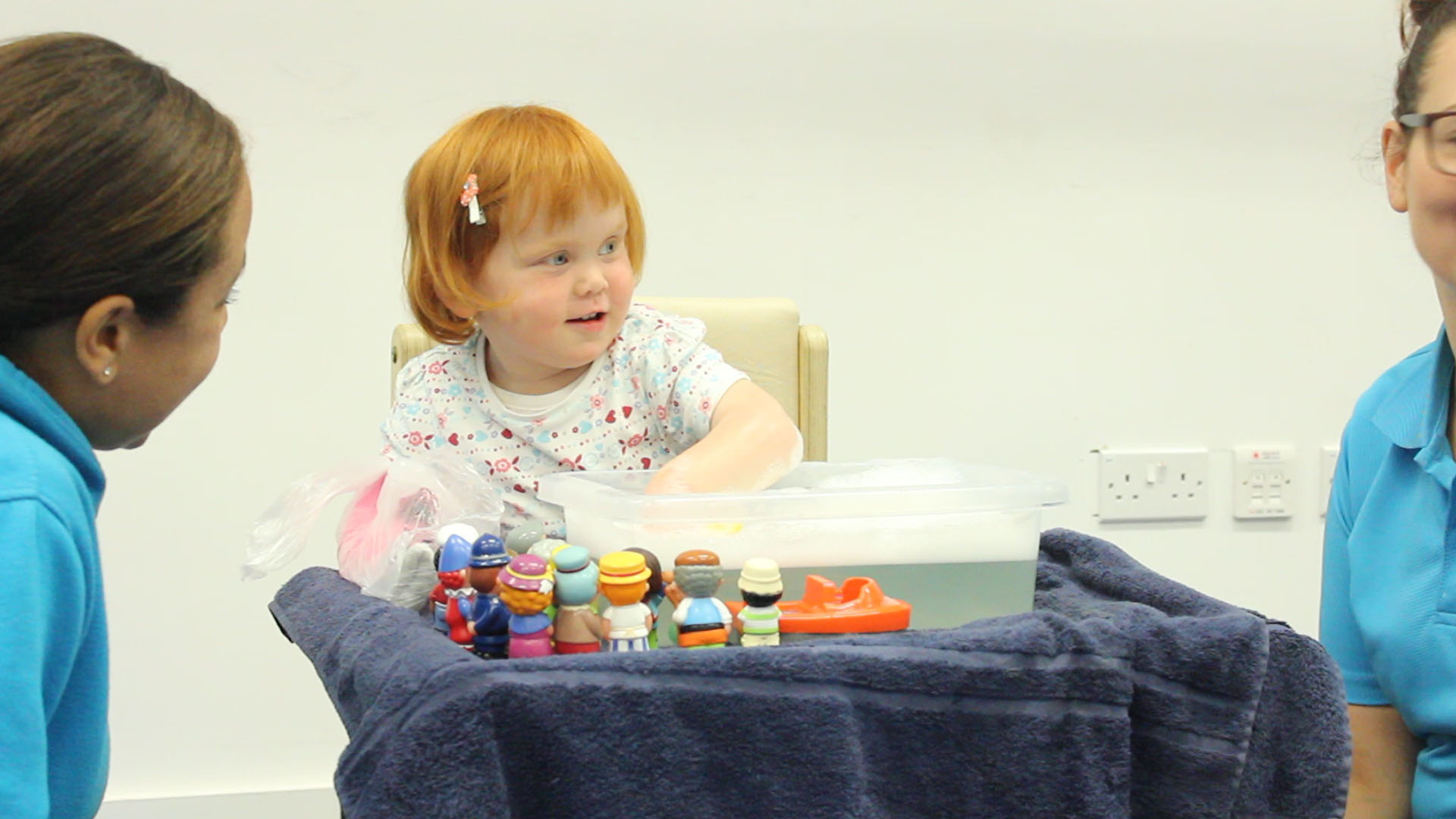 Kathryn playing with Warm soapy water with CIMT therapists.